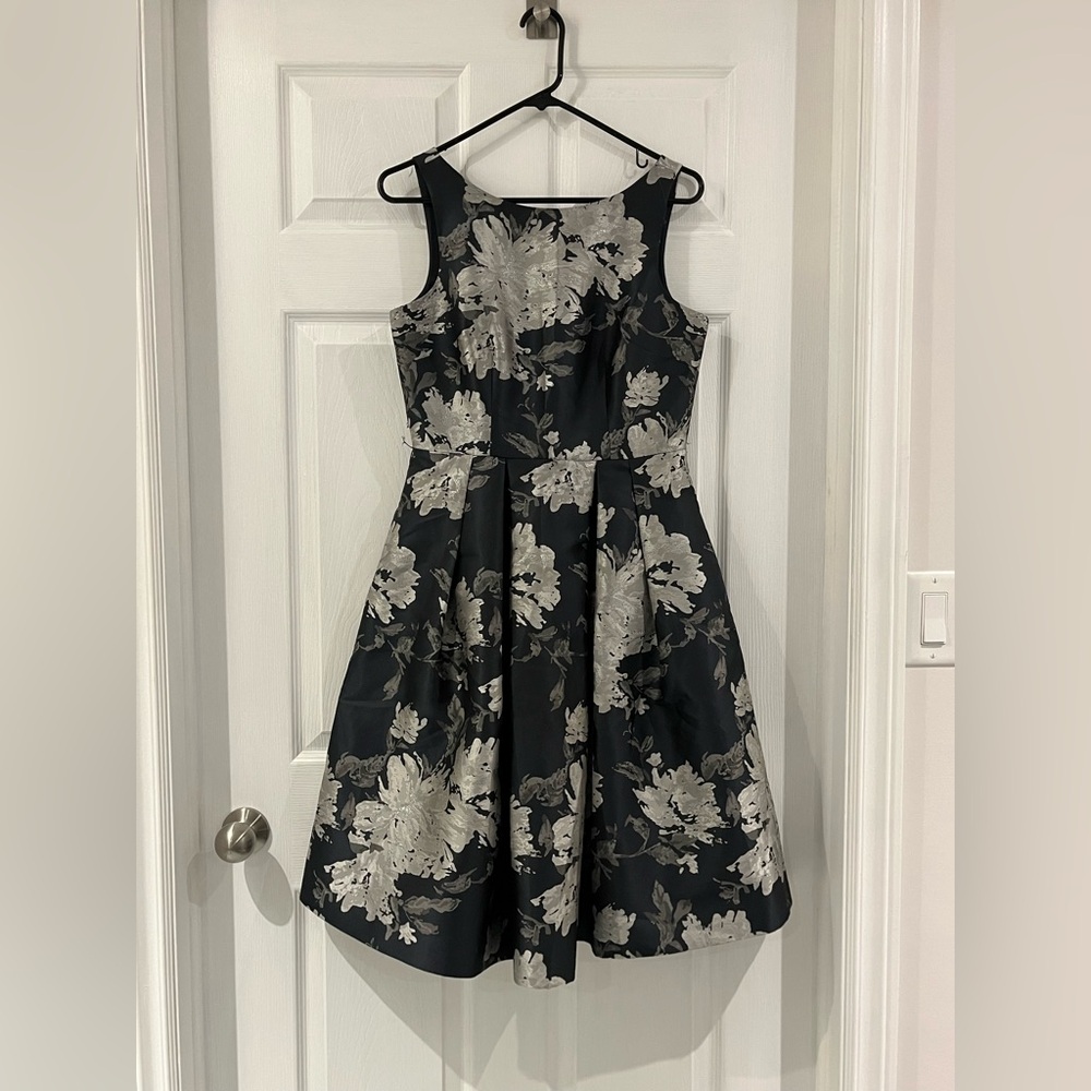 Eliza J Floral Black and Gray Sleeveless Dress- size 6